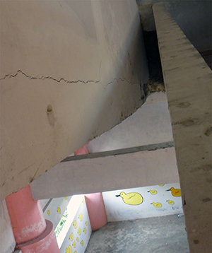Cracked-staircase1-300.jpg